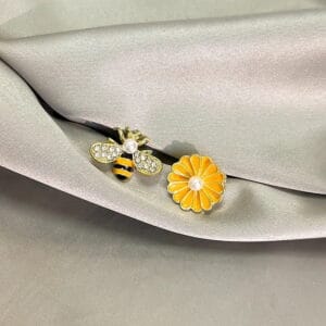 Aretes Abeja y Flor - Imagen 3