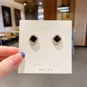 Aretes Cuadrado Negro - Imagen 1